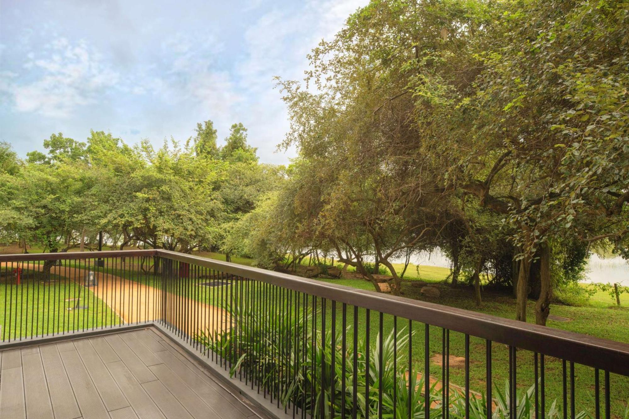 Doubletree By Hilton Weerawila Rajawarna Resort Polgahawelana エクステリア 写真
